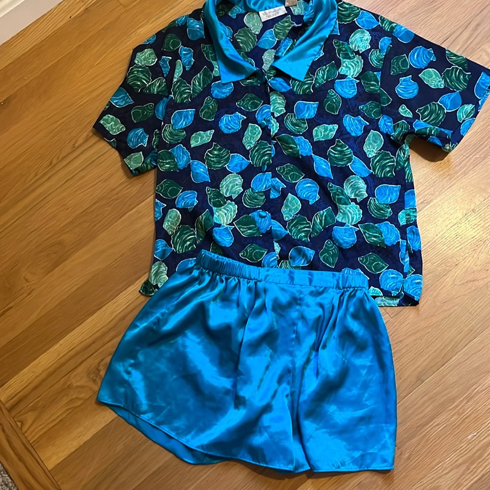Victoria’s Secret Gold label vintage seashell 2 piece short pajama set